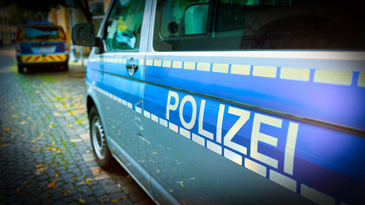 Sinsheim: Unbekannte Autofahrerin verletzt Fußgängerin und flüchtet