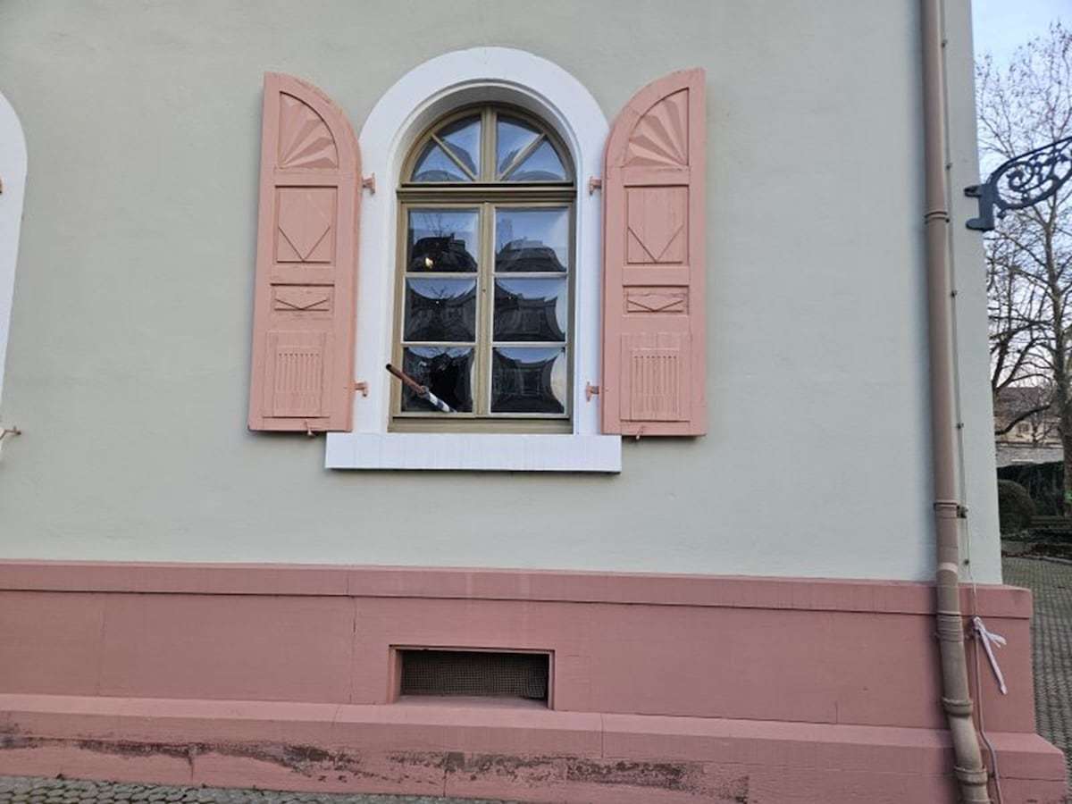 Vandalismus am ehemaligen Gasthaus - Bild: Staatliche Schlösser und Gärten Baden-Württemberg